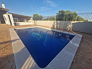 Imagen 1 Venta de casa con piscina en El Viso de San Juan 