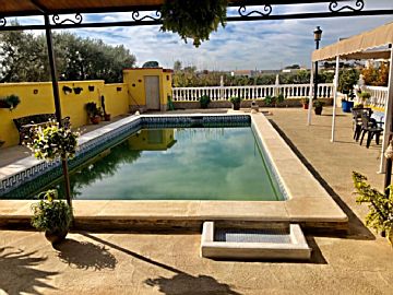 Imagen 1 Venta de casa con piscina en Coria del Río