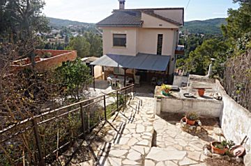 Foto Venta de casa con piscina y terraza en La Bisbal del Penedès , CAN GORDEY