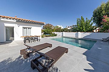 Imagen 1 Venta de casa con piscina en Empuriabrava (Castelló d'Empúries)
