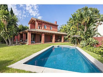 310355 Venta de casa con piscina y terraza en Estepona, Atalaya
