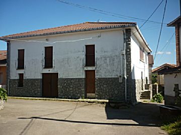frente de la casona Venta de casa en Parroquias Norte (Oviedo)