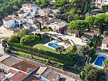 V.235 Venta de casa con piscina y terraza en Castell d'Aro (Castell-Platja d'Aro)