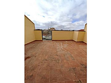 ENZO01-B2100-60652528 Venta de piso con terraza en La Roda 