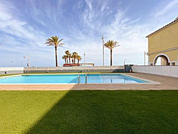 Foto Venta de planta baja con piscina y terraza en Sant Salvador (El Vendrell), Sant salvador