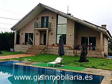 011313 Venta de casa con piscina y terraza en Ponteareas Población