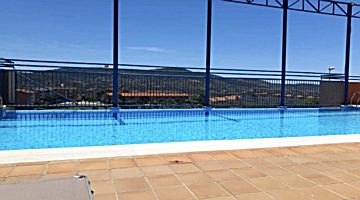Foto 1 Venta de casa con piscina y terraza en Plasencia