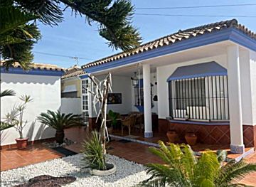 Foto Venta de casa con piscina y terraza en Chiclana de la Frontera, 1ª pista de La Barrosa